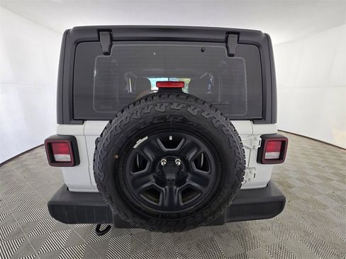 Used 2018 Jeep Wrangler Sport image 8
