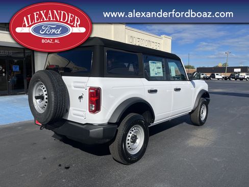 New 2025 Ford Bronco 4-Door image 4