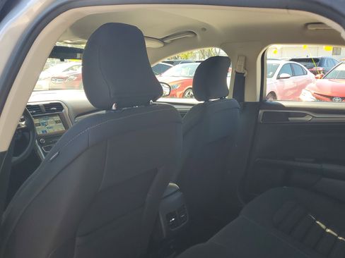 Used 2017 Ford Fusion SE image 14