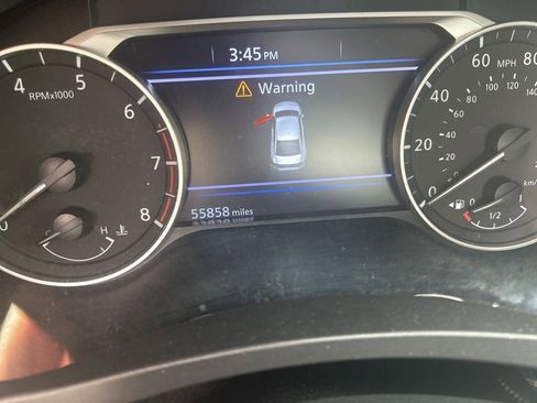 Used 2024 Nissan Altima 2.5 SV image 9