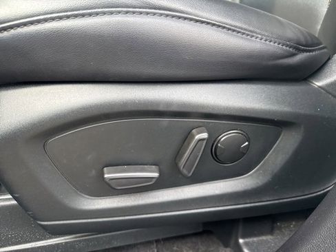 Certified 2022 Ford Explorer XLT w/ Equipment Group 202A image 8