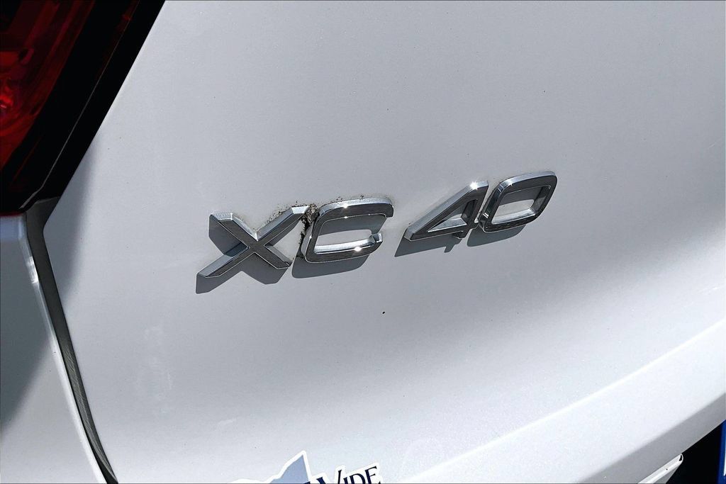 Used 2021 Volvo XC40 T5 R-Design w/ Advanced Package AWD/4WD image 33