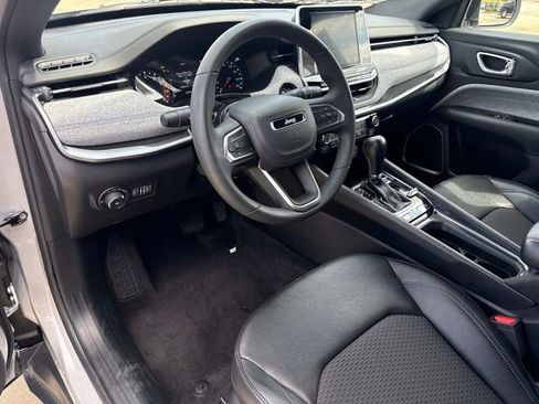 Used 2025 Jeep Compass Latitude AWD/4WD image 25