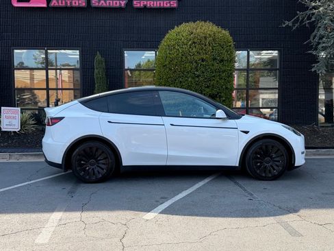 Used 2021 Tesla Model Y Long Range image 21