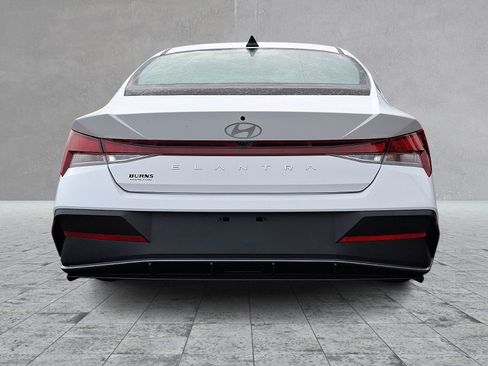 Certified 2024 Hyundai Elantra SEL FWD image 5
