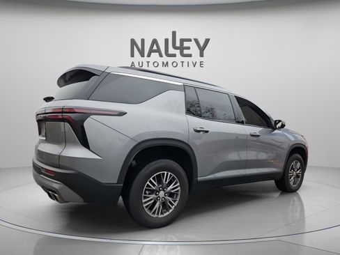 Used 2024 Chevrolet Traverse LT image 5