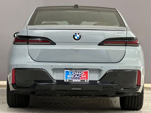 Certified 2023 BMW 740i image 9