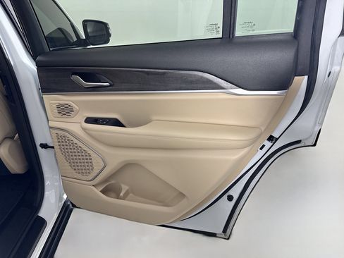 Used 2022 Jeep Grand Cherokee L Limited RWD image 28
