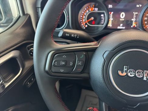 Used 2025 Jeep Wrangler Unlimited Rubicon AWD/4WD image 25