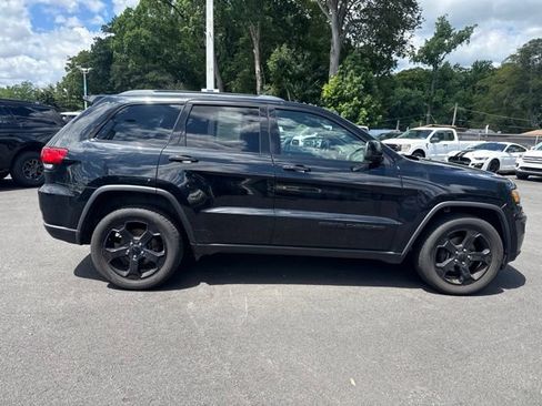 Used 2018 Jeep Grand Cherokee Laredo AWD/4WD image 11