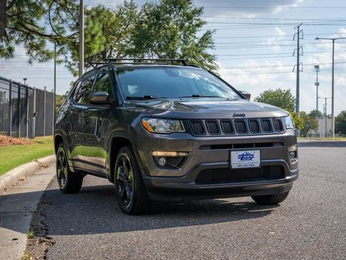 Used 2021 Jeep Compass Latitude AWD/4WD image 3