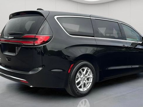 New 2025 Chrysler Pacifica Select FWD image 6