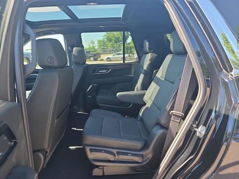 Used 2026 GMC Yukon Denali w/ Sun & Power Step Package AWD/4WD image 9