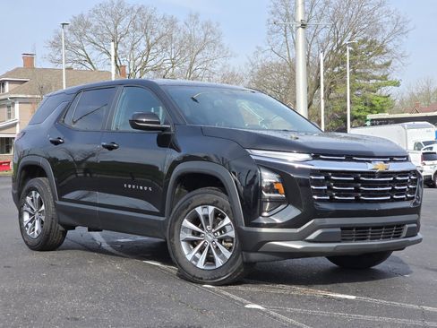 Used 2025 Chevrolet Equinox LT image 2