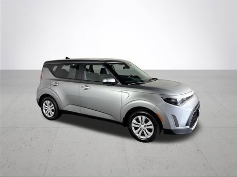 Used 2023 Kia Soul LX FWD image 4