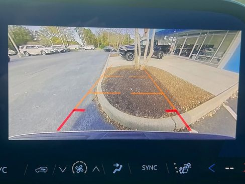 Used 2025 Chevrolet Suburban Z71 image 8