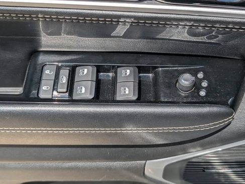 Used 2024 Jeep Wagoneer L Series II RWD image 21