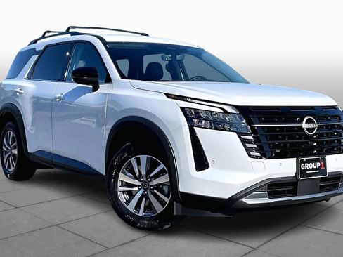 New 2026 Nissan Pathfinder SL image 2