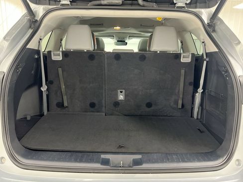Used 2023 Toyota Highlander XLE FWD image 26