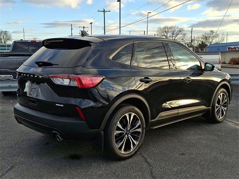 Used 2022 Ford Escape SE w/ SE Sport Appearance Package image 6