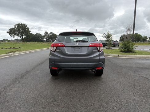 Certified 2021 Honda HR-V LX image 4