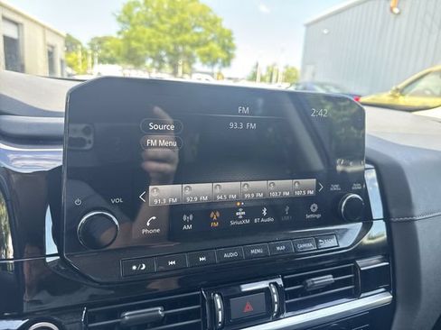 Used 2023 Nissan Pathfinder SL FWD image 21