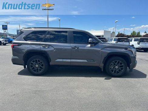 Used 2024 Toyota Sequoia Platinum AWD/4WD image 8