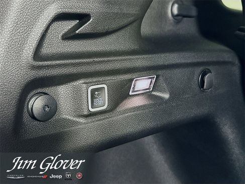 Used 2025 Jeep Grand Cherokee L Altitude image 13