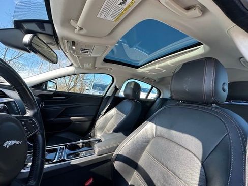 Used 2017 Jaguar XE Prestige image 25