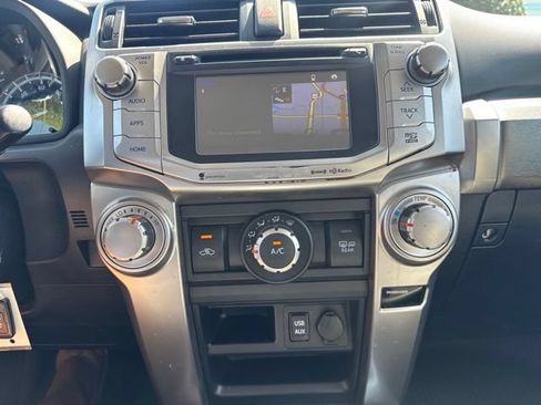 Used 2018 Toyota 4Runner SR5 Premium AWD/4WD image 33