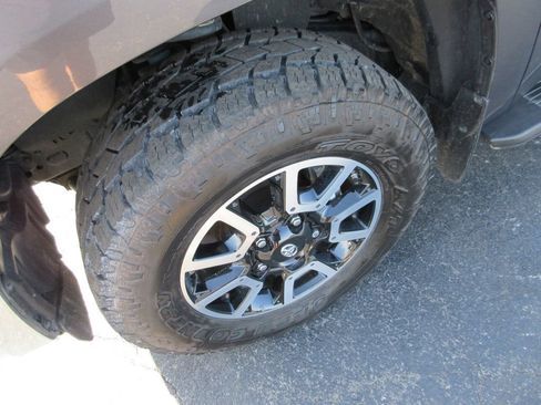 Used 2020 Toyota Tundra Limited w/ Limited Premium Package AWD/4WD image 14