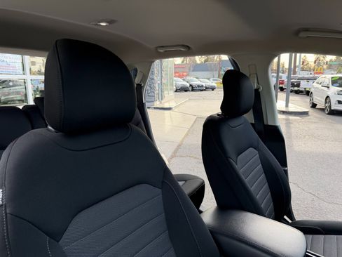 Used 2019 Ford Edge SE image 21