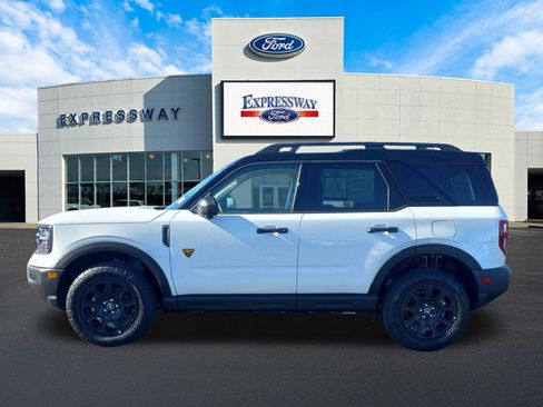 Used 2025 Ford Bronco Sport Badlands image 9