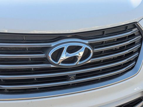 Used 2018 Hyundai Santa Fe Limited image 12