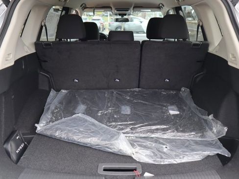 Certified 2025 Nissan Rogue SV image 29