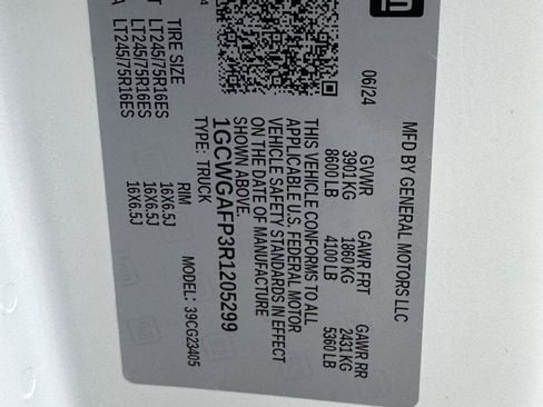 Used 2024 Chevrolet Express 2500 w/ Driver Convenience Package image 27