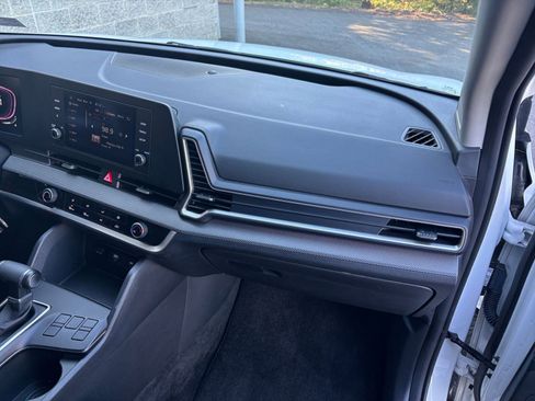 Used 2025 Kia Sportage LX image 35