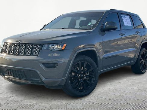 Used 2021 Jeep Grand Cherokee Laredo X image 2