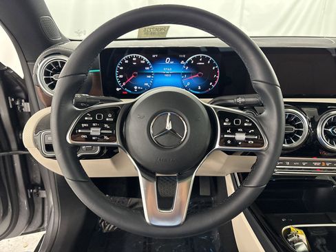 Used 2023 Mercedes-Benz CLA 250 image 17