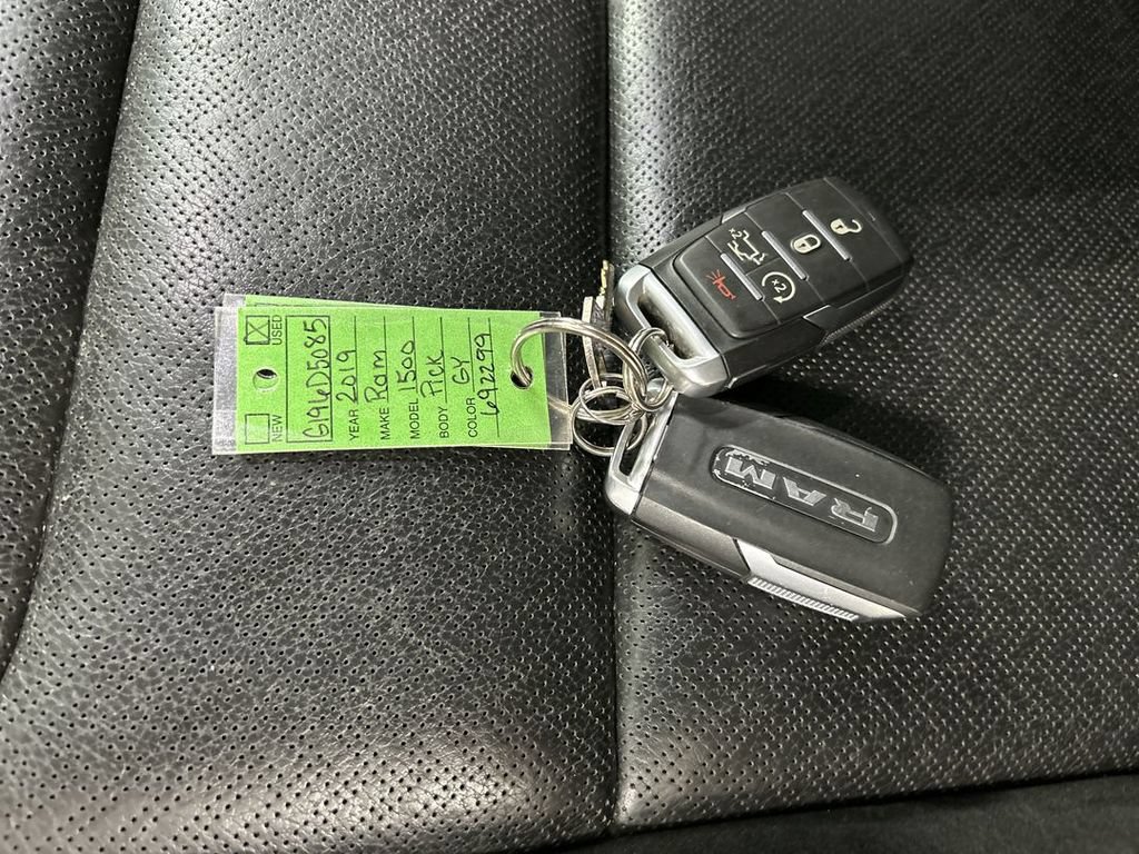 Used 2019 RAM 1500 Laramie AWD/4WD image 12