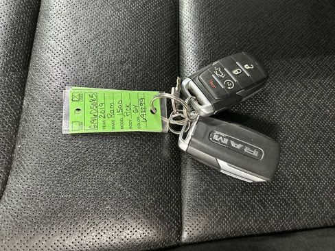 Used 2019 RAM 1500 Laramie AWD/4WD image 12