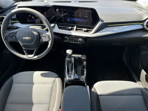Certified 2024 Chevrolet Trax LT FWD image 12