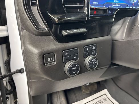 Used 2024 Chevrolet Silverado 1500 ZR2 w/ Technology Package image 39