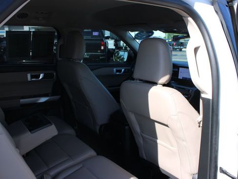 Used 2023 Ford Explorer XLT w/ Equipment Group 202A AWD/4WD image 32
