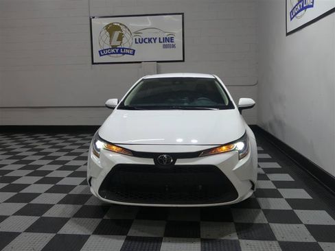 Used 2022 Toyota Corolla LE FWD image 2