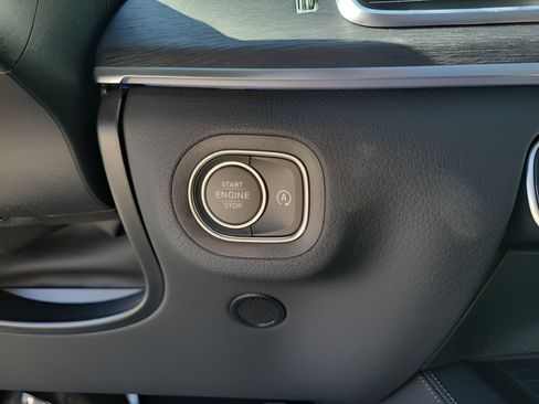 Certified 2026 Mercedes-Benz GLS 450 4MATIC image 25