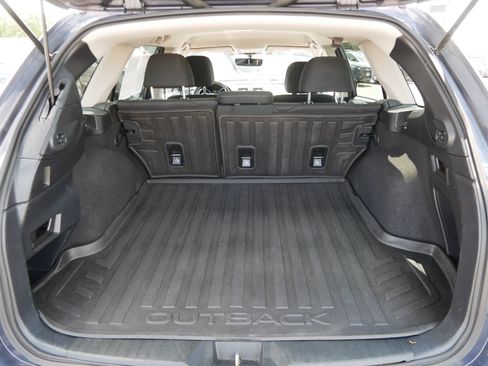 Used 2017 Subaru Outback 2.5i Premium AWD/4WD image 18