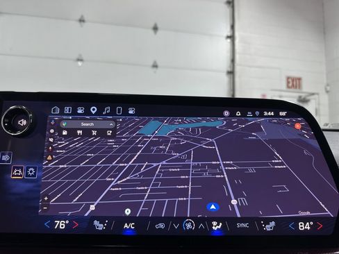 Used 2025 Chevrolet Traverse Z71 w/ Enhanced Driving Package AWD/4WD image 30