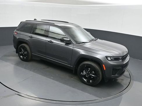 New 2026 Jeep Grand Cherokee Limited w/ Limited Altitude Package AWD/4WD image 29