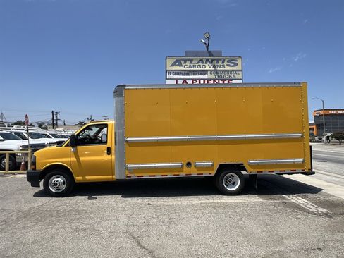 Used 2021 GMC Savana 3500 Extended w/ Power Convenience Package RWD image 2
